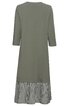 Langärmliges, olivegrünes Kleid mit geradem Schnitt, rundem Ausschnitt, knielang, mit Unterteil aus grau-weiß gestreiftem Stoff, ohne sichtbare Verschlüsse