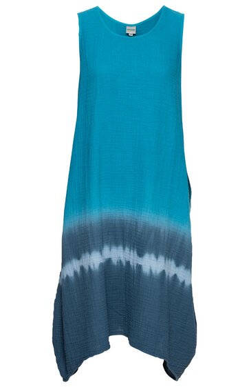 Ärmelloses Kleid in türkisblau mit dunkelblauem Batikmuster am Saum, rundem Ausschnitt, lockere Passform, asymmetrischer Saum