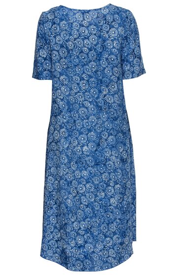 Blaues Kleid mit weißen, floralen Mustern, rundem Ausschnitt, halblangen Ärmeln, knielang, gerade geschnitten