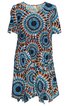 Kleid, bunt mit orangeblauem Mandala-Muster, Rundhalsausschnitt, kurze Ärmel, leicht ausgestellte Form, asymmetrischer Saum