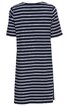 Marineblaues Kleid mit weißen Querstreifen, kurzärmlig, rundem Ausschnitt, gerade geschnitten, seitlicher Schlitz am Saum