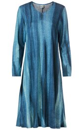 Langärmeliges Kleid in verschiedenen Blautönen mit vertikalem Farbverlauf, Rundhalsausschnitt, knieumspielende A-Linie, seitliche Eingrifftaschen