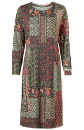 Kleid in Braun- und Grüntönen mit Patchwork-Muster aus floralen und geometrischen Motiven, Rundhalsausschnitt, lange Ärmel, gerade geschnitten