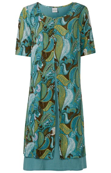 Lang geschnittenes Kleid in Türkis und Braun mit abstraktem Muster, Rundhalsausschnitt, halblange Ärmel, gerader Schnitt, durchgehende Frontknopfleiste, darunter sichtbares einfarbiges Unterkleid