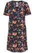 Schwarzes Kleid mit buntem Blumenmuster in Rot, Gelb, Grün und Blau, kurze Ärmel, Rundhalsausschnitt mit V-Öffnung und Kordelzug, knielang, locker fallende Form