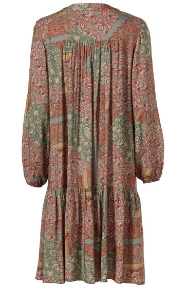 Kleid in Rostrot und Olivgrün mit floralem Muster, langärmelig, knielang, locker fallend mit gerafftem Rücken und Stufensaum