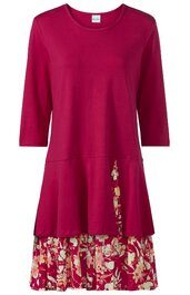 Rotes Kleid mit Blumenmuster in Beige und Hellrosa, Rundhalsausschnitt, 3-4-Arm, asymmetrischer Saum mit Schlitz, mehrlagig, locker fallend