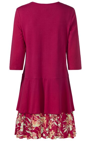Damenkleid in dunklem Magenta mit dreiviertel Ärmeln, lockerem Schnitt, zweiteiliges Design mit glattem Oberteil und floral gemustertem Rock in Rot, Beige und Weiß, knieumspielend