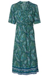 Knielanges Kleid in grün und blau mit Paisleymuster, V-Ausschnitt mit kleiner Knopfleiste, kurze Ärmel, leicht tailliert, Saum mit breitem gemustertem Bordüreinsatz