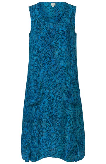 Ärmelloses Midikleid in Türkis mit dunklem, abstraktem Punktmuster, Rundhalsausschnitt, gerade Form, zwei aufgesetzte Taschen vorne