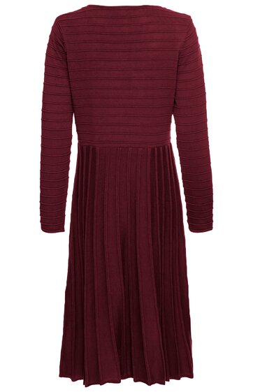 Dunkelrotes Kleid, langärmlig, Oberteil mit horizontalem Rippmuster, Rockteil plissiert, knielang, hinten gesehen