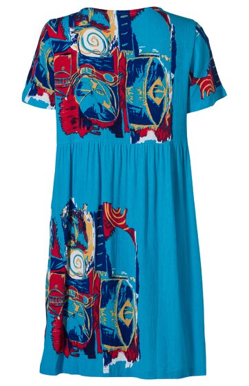 Türkisblaues Kleid mit abstraktem, farbigem Muster in Rot, Weiß, Gelb und Blau, kurze Ärmel, rundhals, knielang, lockere Passform