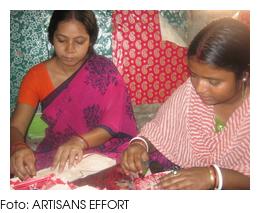 Artisans Effort Arbeiter Zwei Frauen bei der Herstellung einer Ledertasche