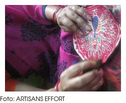 Artisans Effort Herstellung Zuschnitt des Leders mit Muster