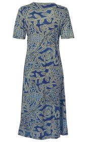 Blaues Viskose-Kleid mit kurzen Ärmeln, knieumspielender Länge und cremefarbenem, floralem und geometrischem Muster