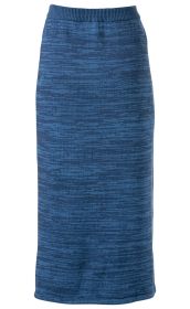Blauer Baumwoll-Rock mit elastischem Bund, knieumspielender Länge und feinem, meliertem Strickmuster.