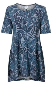 Damen Viskose-Mix-Shirt mit kurzärmeligem Schnitt, Rundhalsausschnitt und blauem Blattmuster auf hellgrauem Hintergrund, locker fallende Passform, Größe 36/38 sichtbar am Etikett