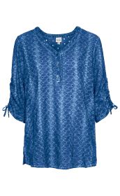 Baumwoll-Mix-Bluse in Dunkelblau mit floralem Lochmuster, V-Ausschnitt mit drei Knöpfen, 3/4-Ärmeln mit Raffung und Bindebändern, legerer Schnitt, leichte Struktur, Größe 36/38