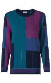 Baumwoll-Pullover mit Rundhalsausschnitt, lange Ärmel, in modernen Farbblöcken und vertikalen Streifen in Blau, Türkis, Lila und Dunkelblau, leichte Struktur und Feinstrickoptik, gerade Passform.