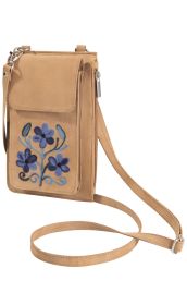 Hellbraune kleine Umhängetasche aus Wildleder mit verstellbarem Riemen, vorderseitiger Klappe und aufgesticktem Blumendesign in Blautönen, mit seitlichem Reißverschluss und Metallverschluss am Riemen