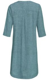 Baumwoll-Kleid in Blaugrün, Rückansicht, knielang, 3/4-Ärmel, mittig plissierter Rücken, leichter strukturiertes Gewebe, lockere Passform
