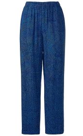 Blaue Viskose-Hose mit elastischem Bund und allover kleinem Muster in hellblau und grün, gerade geschnitten, locker sitzend