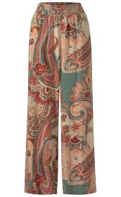 weit geschnittene Modal-Hose mit elastischem Bund, beige Grundfarbe, buntem Paisley- und Blumenmuster in Orange, Grün, Rot und Braun, locker fallender Stoff, leichte Sommerhose