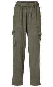 Baumwoll-Mix-Hose in Khaki, gerade geschnitten, mit elastischem Bund, zwei aufgesetzten Taschen vorne und zwei seitlichen Cargo-Taschen mit Klappe, strukturiertes Material, legerer Stil