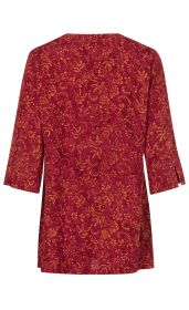 Rückansicht einer rot-orange gemusterten Viskose-Tunika mit 3/4-Ärmeln, seitlichen Schlitzen am Saum und rundem Halsausschnitt, floral inspiriertes Design