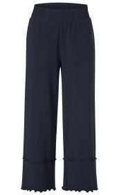 Dunkelblaue Viskose-Mix-Hose mit weitem Bein, elastischem Bund und dekorativen Rüschenkanten an den Hosenbeinen, knöchellang, schlichtes Design ohne weitere Verzierungen.