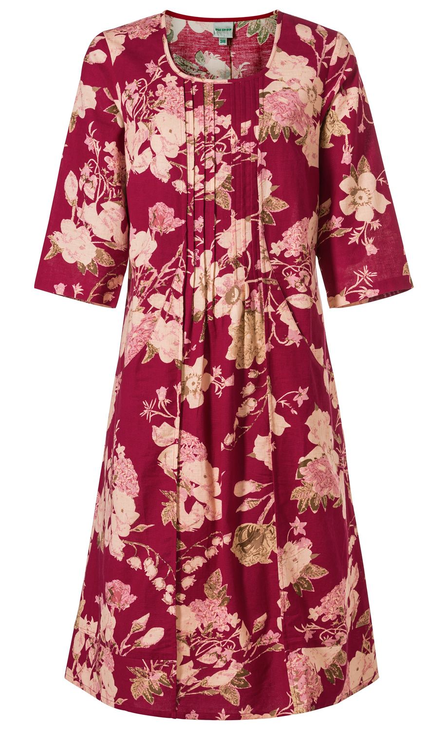 Baumwoll-Mix-Kleid mit halblangen Ärmeln, rundem Ausschnitt, plissiertem Detail am Ausschnitt, dunkelrosa Grundfarbe und floralem Muster in Pastelltönen wie Beige, Rosa und Olivgrün.