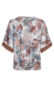 Viskose-Mix-Shirt, kurzärmelig, weißer Hintergrund mit braunem, grünem und bläulichem Blatt- und Pflanzenmuster, Ärmelbündchen braun mit weißem Streifen, Rückansicht