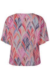 bunte Modal-Bluse mit kurzem, weitem Arm, Rückansicht, gemustert mit rosa, rot, lila, blau und beige abstrakten Blattmotiven auf hellem Grund