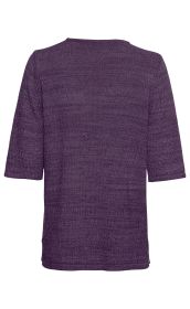 Rückansicht eines violetten Baumwoll-Pullovers mit halblangen Ärmeln und klassischem Rundhalsausschnitt, gestrickt mit feiner, gleichmäßiger Struktur