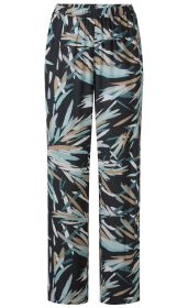 Viskose-Hose mit elastischem Bund, lockerem Schnitt und buntem abstraktem Blattmuster in Blau-, Beige- und Grautönen auf schwarzem Hintergrund