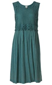 Ärmelloses Viskose-Kleid in Petrol mit gehäkeltem Oberteil, floralem Muster am Bund und plissiertem Rock, Größe 38, leichter und luftiger Stoff