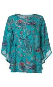 türkisblaue Modal-Bluse mit weiten 3/4-Ärmeln, Paisley- und Blumenmuster in Rot, Dunkelblau, Hellblau und Grün, runder Halsausschnitt, lockerer Schnitt