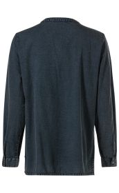 Baumwoll-Bluse in dunklem Blau, langärmlig, Rückansicht, mit simplem Rundhalsausschnitt, geradem Saumabschluss und Knopfmanschetten an den Ärmeln.