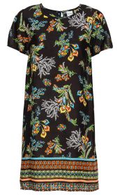 Schwarzes Modal-Kleid mit kurzen Ärmeln, buntem floralen Muster in Orange, Grün, Blau und Weiß, rundem Ausschnitt, unten gemustert mit geometrischen und floralen Elementen.