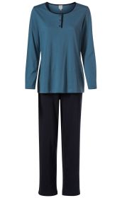 Baumwoll-Pyjama Set bestehend aus blaugrünem Langarmshirt mit drei Knöpfen am Rundhalsausschnitt und schwarzen, geraden langen Hosen, schlicht und bequem designed