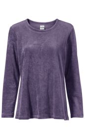 Damen Baumwoll-Shirt in samtigem, violettem Stoff, langärmlig, mit Rundhalsausschnitt, leicht ausgeweiteter Schnitt, schlichtes Design ohne Muster oder Aufdruck, weiche Textur sichtbar