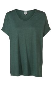 dunkelgrünes Viskose-Shirt mit V-Ausschnitt und kurzen Ärmeln, lockere Passform, schlichtes Design, sichtbares Markenetikett am Kragen, glatte weiche Stoffstruktur