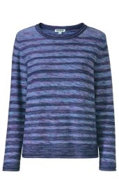 Baumwoll-Pullover mit Rundhalsausschnitt, langärmlig, in melierter Optik mit horizontalen Streifen in verschiedenen Blau- und Violetttönen, gerader Schnitt, leichter Strickstoff