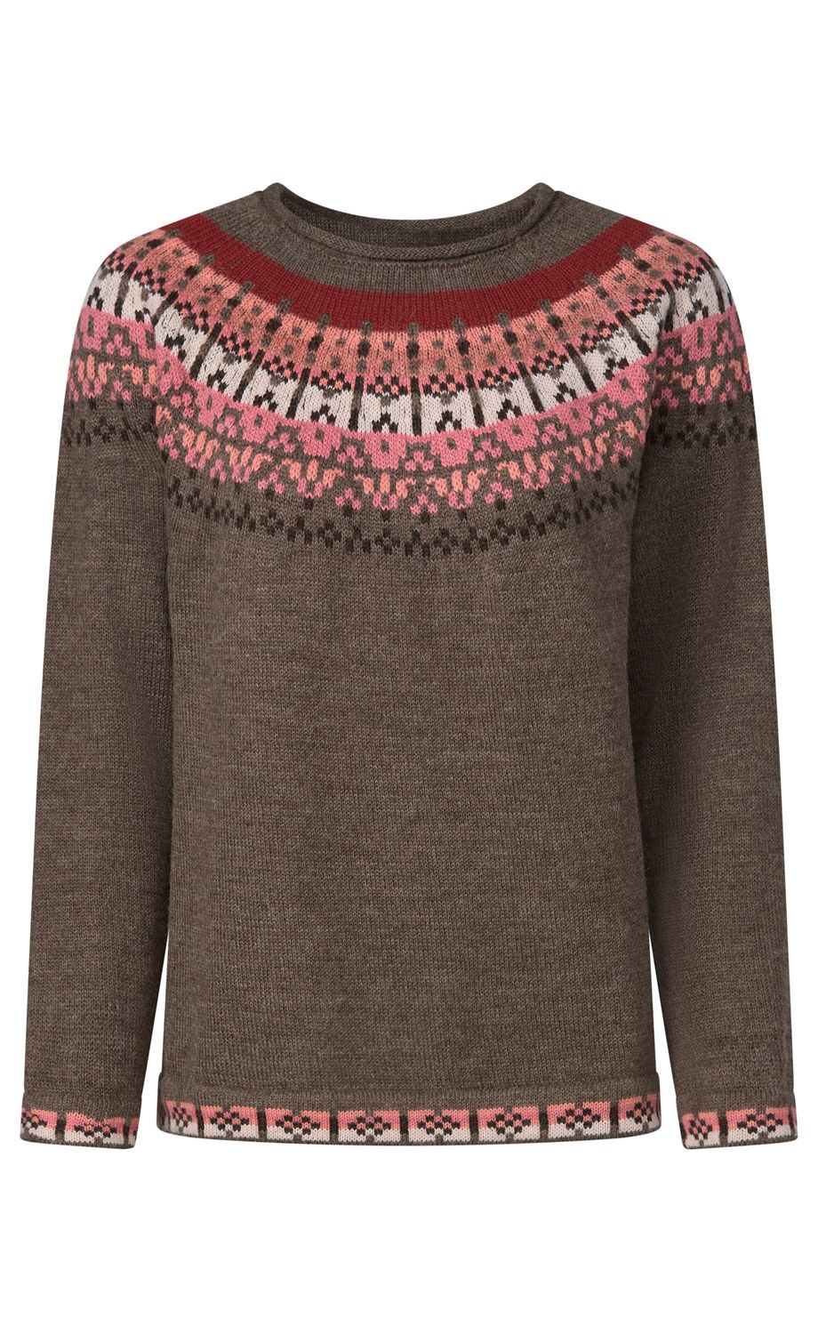 brauner Pullover mit Rundhalsausschnitt, gestrickt, mit rundem Norwegermuster in rot, pink, weiß und schwarz am oberen Teil, sowie Musterbordüren am Saum und an den Ärmelenden
