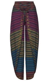 Baumwoll-Hose mit bunten horizontalen Streifen in Blau, Grün, Rot und Violett, hoher Bund mit Schnürung vorne, verziert mit gelben Punktsalz-ähnlichen Mustern entlang der Beine, locker geschnitten, offen gesäumt am Saum