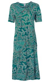 Viskosekleid in Türkis mit abstraktem floralen Muster in Weiß und Schwarz, halblange Ärmel, rundem Ausschnitt, knielang, leichtes, fließendes Material