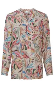 Langärmlige Bluse mit farbenfrohem abstraktem Blattmuster in Rosa, Blau, Grün, Gelb und Braun, V-Ausschnitt mit Knopfleiste und feinen Brustfalten, leichter, weicher Stoff, lockere Passform