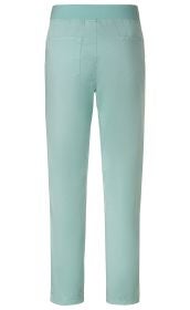 Baumwoll-Mix-Hose in Hellmintgrün, Rückansicht mit elastischem Bund, geradem Beinverlauf und zwei aufgesetzten Gesäßtaschen, schlichtes Design ohne Muster oder weitere Verzierungen