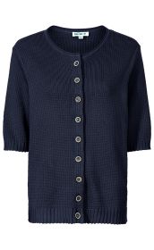 dunkelblaue Baumwoll-Strickjacke mit kurzen Ärmeln, Rundhalsausschnitt und durchgehender Knopfleiste mit zehn hellen Knöpfen, strukturierter Strickmuster, gerippte Bündchen unten und an den Ärmeln