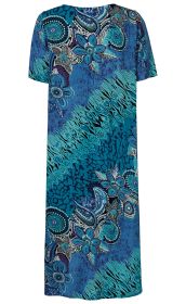 Viskose-Kleid mit kurzen Ärmeln, knie- bis wadenlang, in Blau- und Türkistönen mit floralem und abstraktem Muster, lockerer Schnitt, Ausschnitt gerade, leichter Stoff